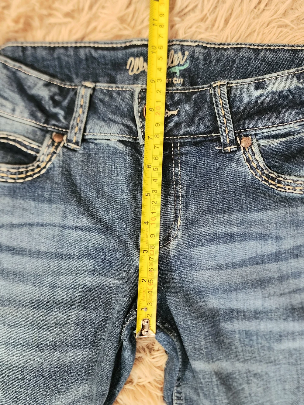 Wrangler Women's Blue Bootcut Jeans w/ contrast stitching - Picture 6 of 7